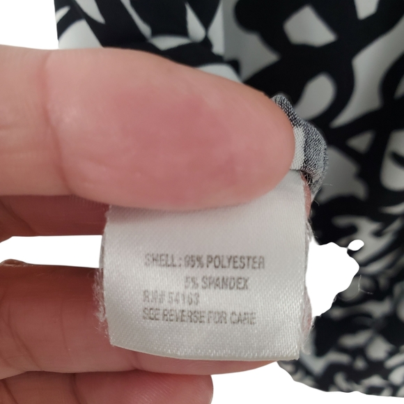 Calvin Klein Graphic Black and White Tank Blouse. LG - Picture 3 of 5